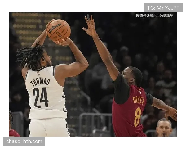 阿伦与莫布里强强联手，助力球队取得关键胜利