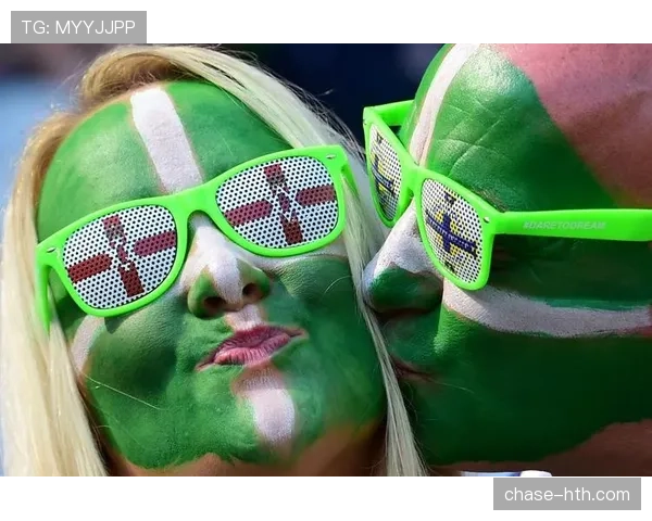 爱尔兰球迷高歌助威，赛场沸腾彰显团结无畏精神