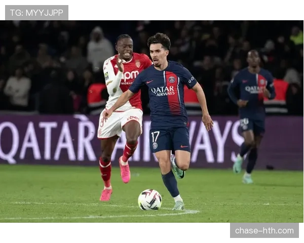 法甲新赛季巴黎圣日耳曼强势领跑，摩纳哥紧追不舍表现抢眼